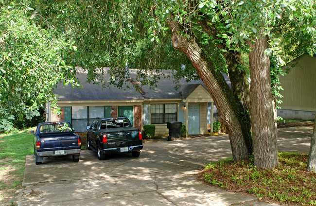 3102 Mission Rd in Tallahassee, FL - Building Photo - Building Photo