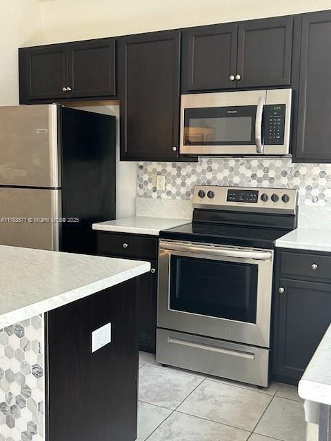 594 NE 207th St in North Miami Beach, FL - Building Photo - Building Photo