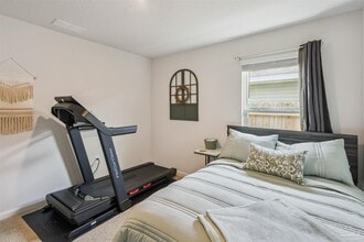 5260 Peach Dr in Milton, FL - Building Photo - Building Photo