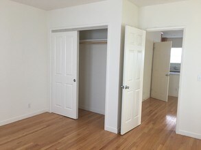 315 E Woodbury Rd, Unit 315 in Altadena, CA - Building Photo - Building Photo