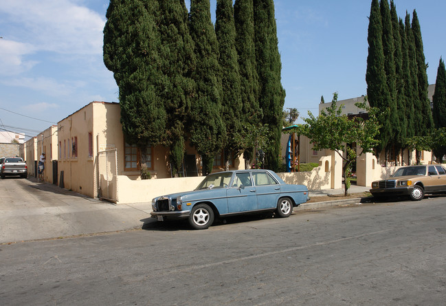 1010 N Serrano Ave in Los Angeles, CA - Building Photo - Building Photo