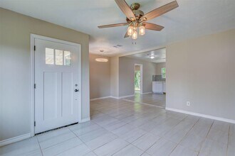 5647 Belarbor St in Houston, TX - Building Photo - Building Photo