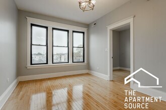 3613 W North Ave, Unit 2 in Chicago, IL - Building Photo - Building Photo