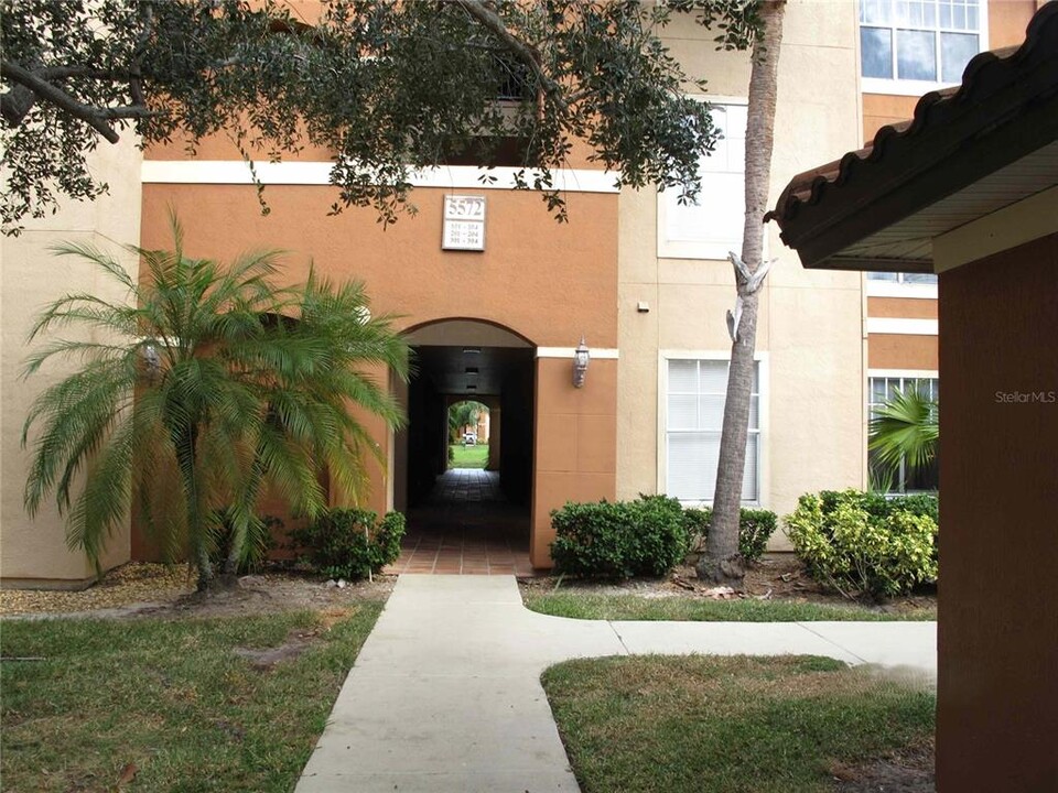 5572 Metrowest Blvd in Orlando, FL - Building Photo