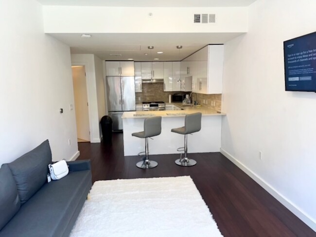 550 Innes Ave, Unit Apt 101 in San Francisco, CA - Foto de edificio - Building Photo