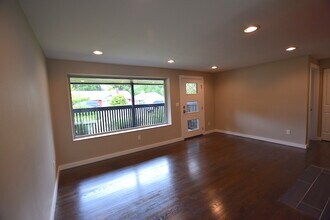 1319 N 161st St in Shoreline, WA - Building Photo - Building Photo