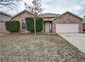 2713 Meadowview Dr in Corinth, TX - Building Photo