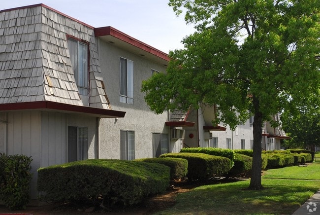 El Mercado Apartments in Rancho Cordova, CA - Building Photo - Building Photo