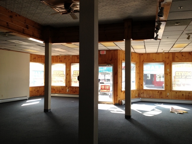 42 E Broadway in Derry, NH - Building Photo