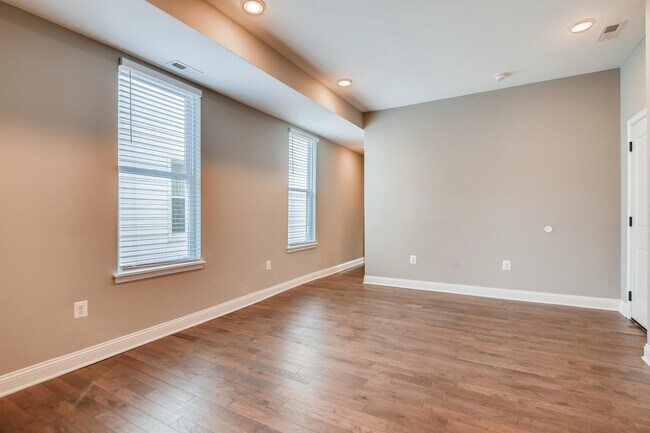 1006 W 38th St photo'