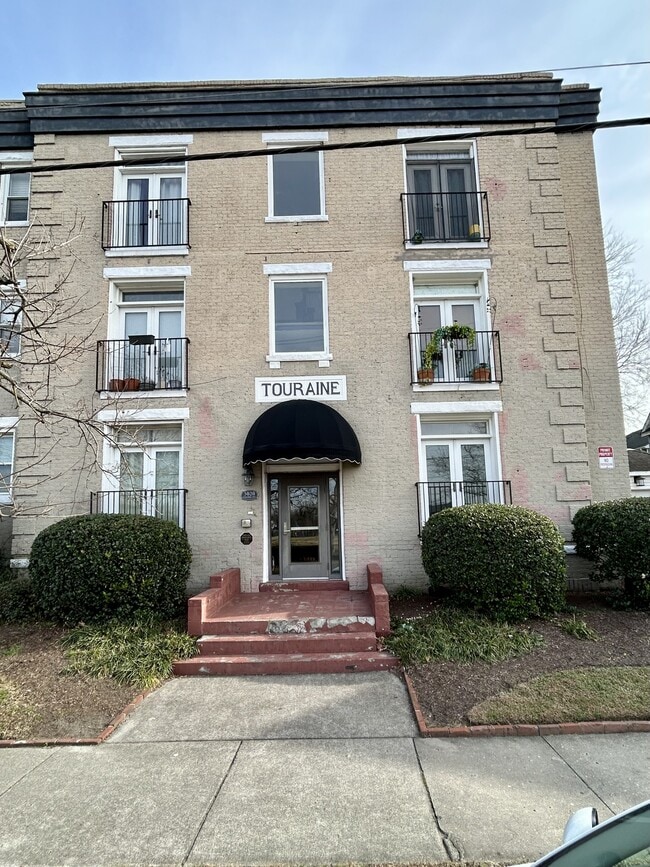 3020 Colonial Ave in Norfolk, VA - Building Photo - Building Photo