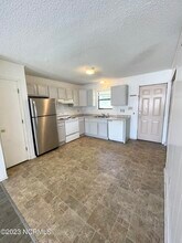 102 Ravenwood Dr in Jacksonville, NC - Building Photo - Building Photo