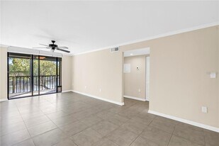 1320 Pasadena Ave S, Unit 203 in South Pasadena, FL - Building Photo