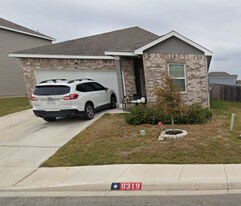 8319 Falcon Meadow Dr in Converse, TX - Building Photo