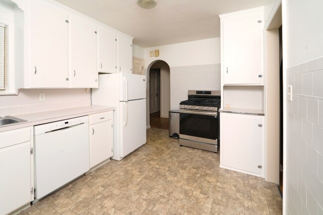 3584 Palmerston Rd, Unit Down in Shaker Heights, OH - Foto de edificio - Building Photo