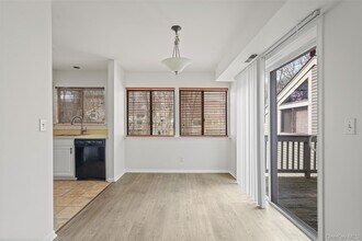 132 Stonemeadow Dr in South Salem, NY - Building Photo - Building Photo