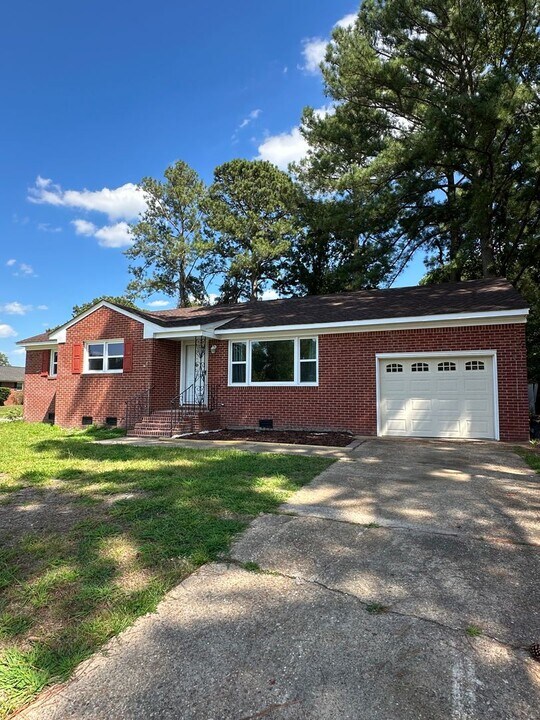 3435 Collins Blvd in Chesapeake, VA - Building Photo