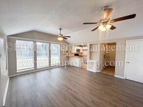 105 E Margurite Ln in Ennis, TX - Building Photo - Building Photo