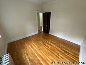 1800 Commonwealth Ave, Unit 10 in Boston, MA - Building Photo - Building Photo