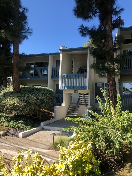631 S Prospect Ave, Unit 203 in Redondo Beach, CA - Foto de edificio