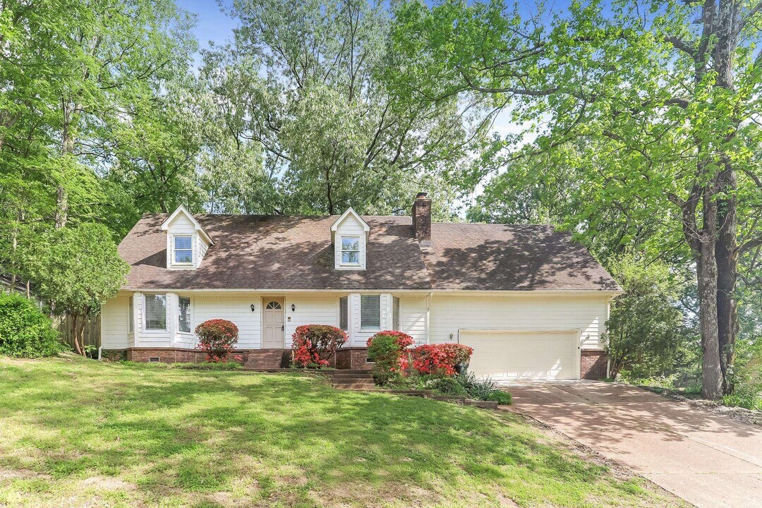 102 Country Pl in Memphis, TN - Building Photo