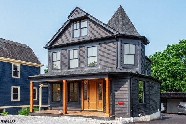 554 Valley Rd in Montclair, NJ - Building Photo - Building Photo
