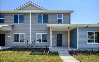 2171 Brandon Ln in Fremont, NE - Building Photo