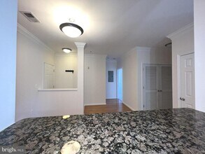 4852 Eisenhower Ave in Alexandria, VA - Foto de edificio - Building Photo