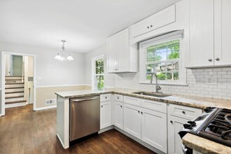 4450 Orleans Ct in Dunwoody, GA - Foto de edificio - Building Photo