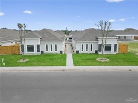 21 Swallow Ave in McAllen, TX - Building Photo