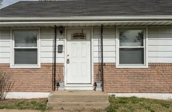 325 Caithness Rd in St. Louis, MO - Foto de edificio - Building Photo