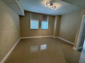 4100 Salzedo St, Unit 910 in Coral Gables, FL - Building Photo - Building Photo