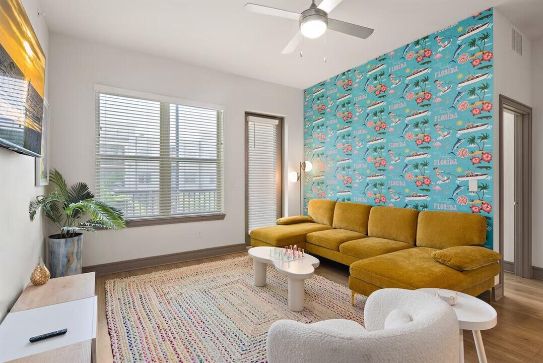 8936 Williams Cir in Naples, FL - Building Photo