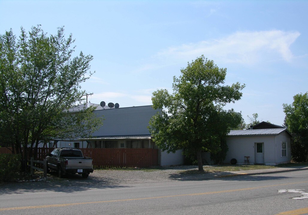 407 E 1st Ave in Big Timber, MT - Building Photo