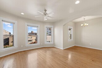 1115 E Knapp St in Milwaukee, WI - Building Photo - Building Photo