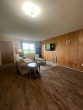 34228 Christmas Tree Ln in Creswell, OR - Building Photo - Building Photo