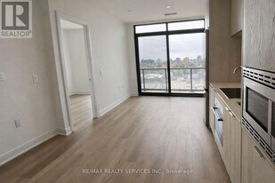 86 Dundas St E in Mississauga, ON - Building Photo