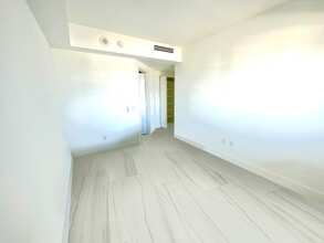 650 NE 32nd St, Unit 4201 in Miami, FL - Building Photo - Building Photo