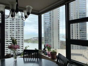 401 E Ontario St, Unit 2210 in Chicago, IL - Foto de edificio - Building Photo