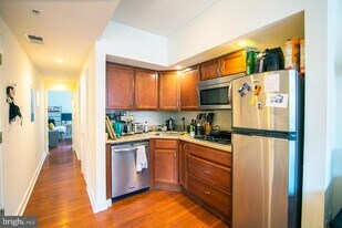 1431 Lombard St in Philadelphia, PA - Building Photo