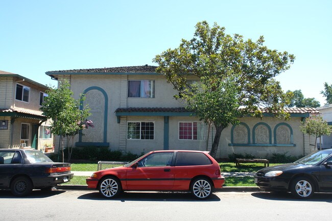 698-700 Richmond Ave in San Jose, CA - Foto de edificio - Building Photo