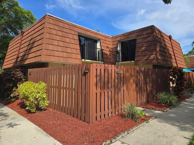 1480 Masters Cir in Delray Beach, FL - Building Photo - Building Photo
