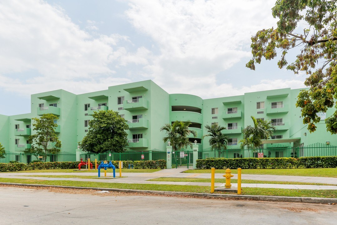 Carrie P. Meek Manor in Miami, FL - Building Photo