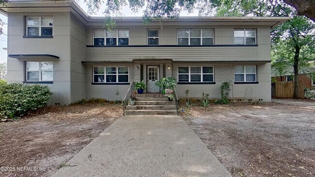 property at 1464 Holmesdale Rd