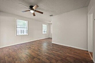 1066 W 13th St in Jacksonville, FL - Building Photo - Building Photo