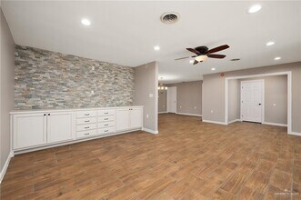 15 Palm Valley Dr E in Palm Valley, TX - Building Photo - Building Photo