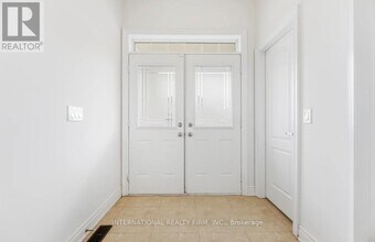 221 Etheridge Ave in Milton, ON - Building Photo - Building Photo