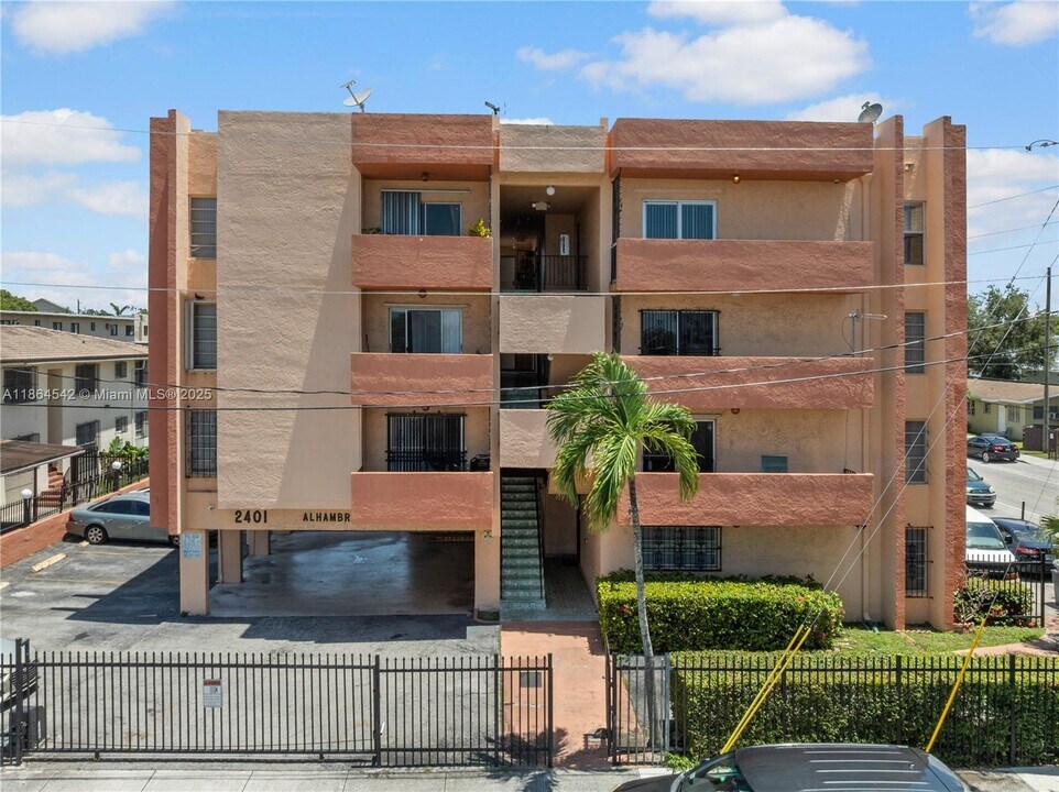 2401 SW 10th St in Miami, FL - Building Photo
