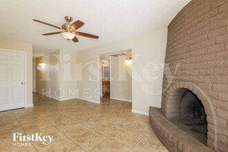 3827 W Loma Ln in Phoenix, AZ - Foto de edificio - Building Photo