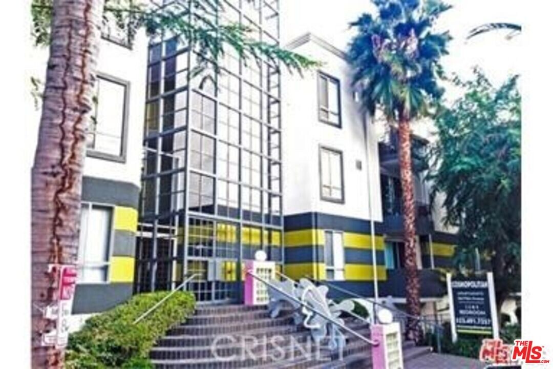 884 Palm Ave in West Hollywood, CA - Foto de edificio